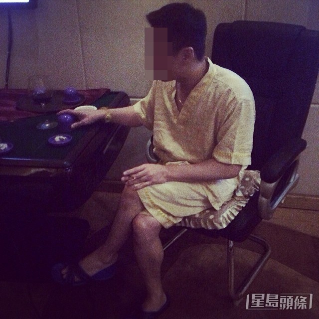 父親都好後生。