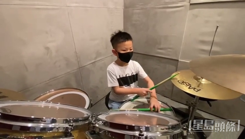 Jazz 4歲開始學打鼓。