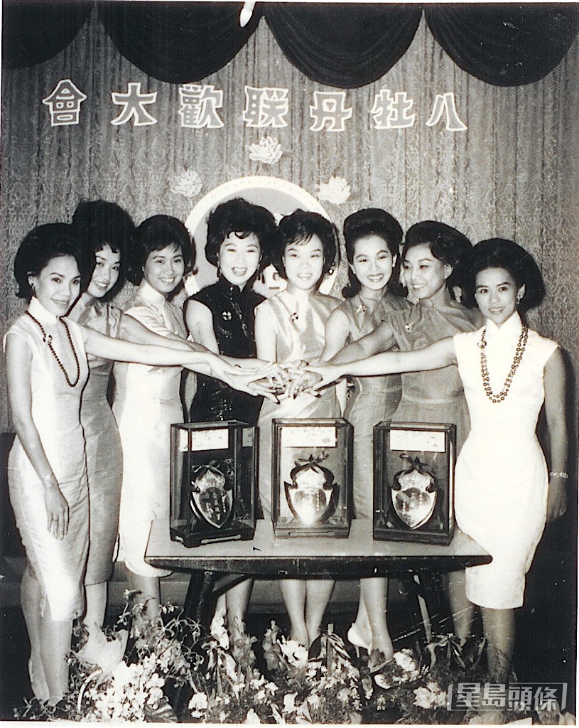 粵語片年代紅星,左起:余麗珍、南紅、羅艷卿、于素秋(于鳳)、鳳凰女、林鳳、鄧碧雲及吳君麗曾結義金蘭,稱為「八牡丹」。