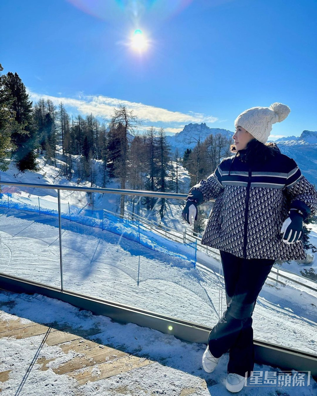 黎姿最近到意大利旅遊，滑雪兼睇雪景。