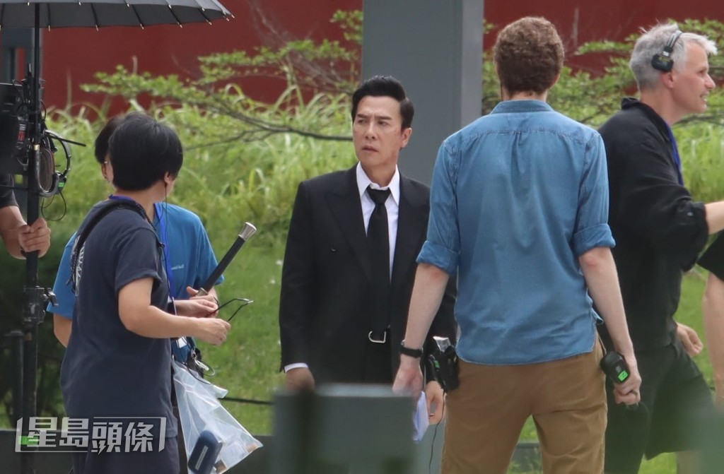 甄子丹飾演殺手Caine,一臉威嚴。 甄子丹飾演殺手Caine,一臉威嚴。