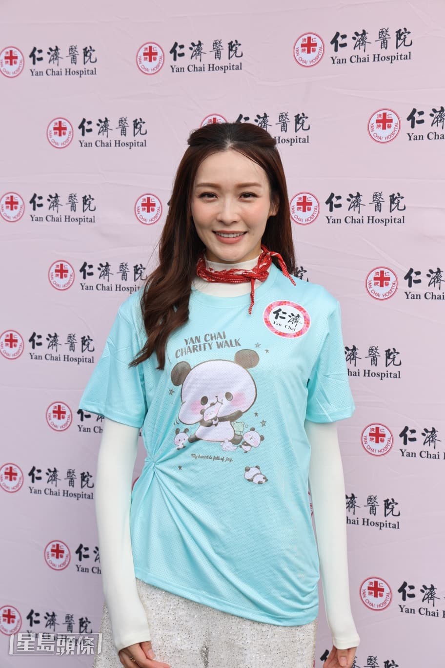 李佳芯剛與家人到江南旅行。