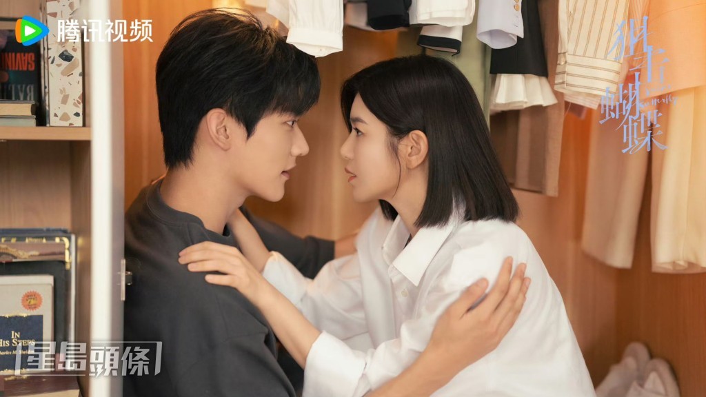 李雾躲在岑矜的衣柜。