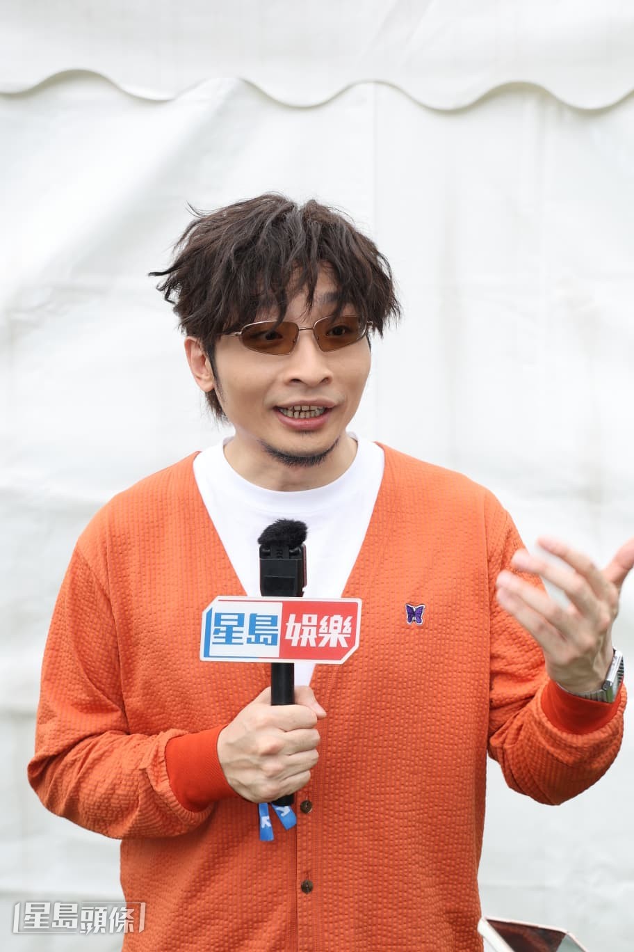 談到會否跟ERROR隊員梁業（肥仔）一齊跳舞，阿Dee笑說：「我唔會啦！因為我本身跳舞勁過佢，我可以自己跳。」