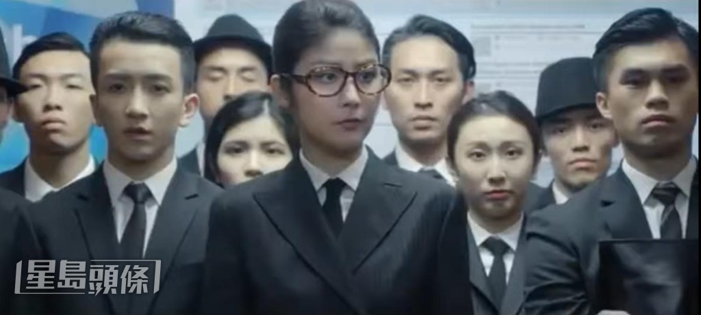 兩人極有淵源,早年Anson Lo還是一位舞蹈員時,曾在2018年為Kelly歌曲《打字機》MV伴舞。 兩人極有淵源,早年Anson Lo還是一位舞蹈員時,曾在2018年為Kelly歌曲《打字機》MV伴舞。