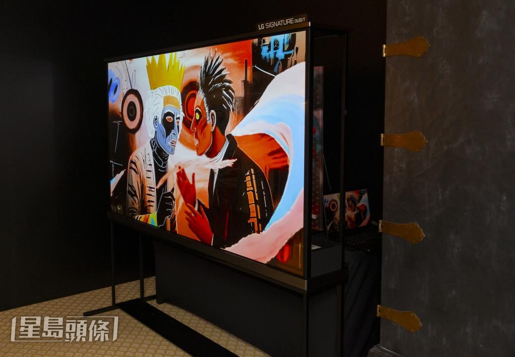 《Basquiat:兩年‧四個瞬間》結合OLED電視與本地藝術家簡耀宗作品,透過光影層次豐富藝術體驗。 《Basquiat:兩年‧四個瞬間》結合OLED電視與本地藝術家簡耀宗作品,透過光影層次豐富藝術體驗。