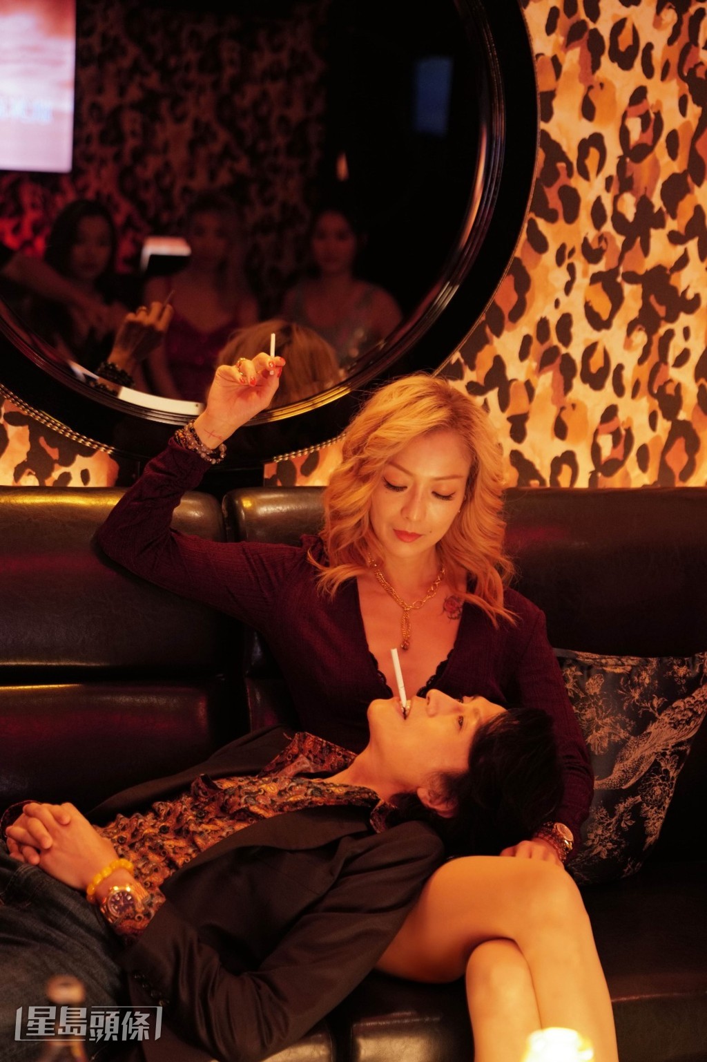 历年香港电影及华语电影首周票房首三位,分别是于2026年2月17日上映的《夜王》,第二位是2025年12月31日上映的《寻秦记》,第三位则是2023年01月21日至06月16日上映的《毒舌大状》。 历年香港电影及华语电影首周票房首三位,分别是于2026年2月17日上映的《夜王》,第二位是2025年12月31日上映的《寻秦记》,第三位则是2023年01月21日至06月16日上映的《毒舌大状》。