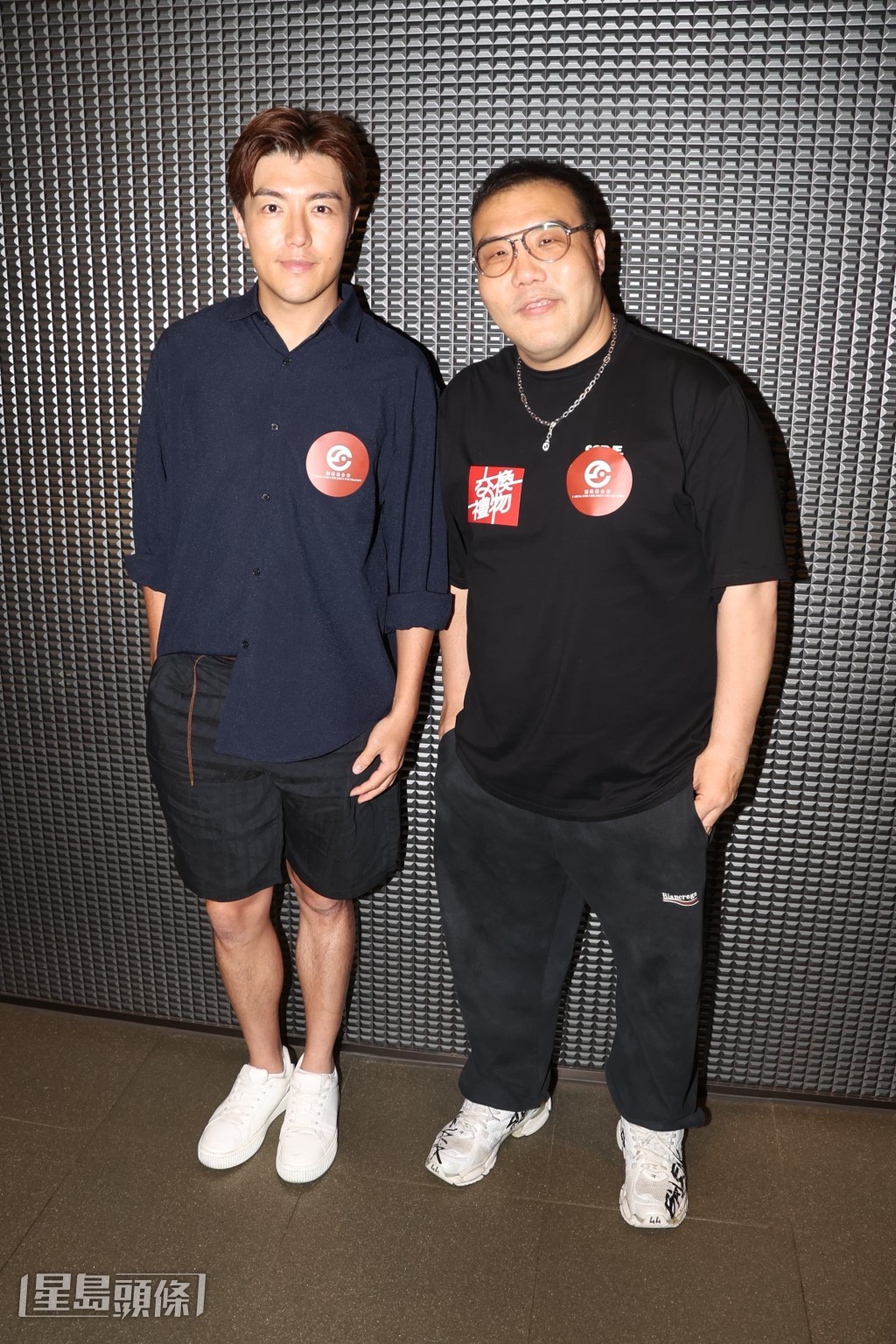 劉洋亦有份參與踢足球。 劉洋亦有份參與踢足球。