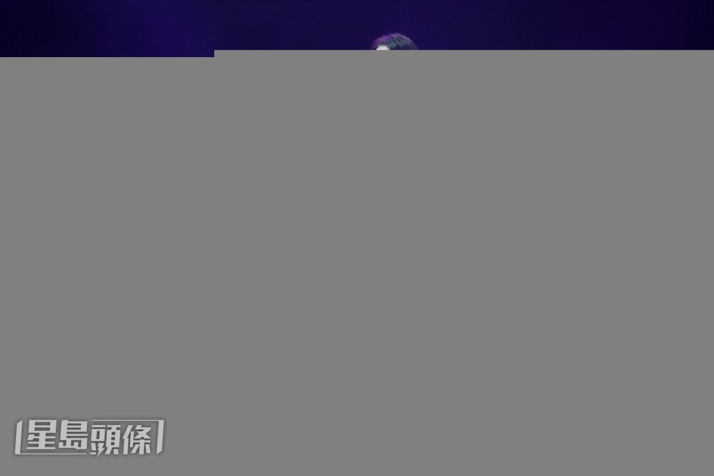 隨後Ashley更自彈自唱范曉萱的《我要我們在一起》。 隨後Ashley更自彈自唱范曉萱的《我要我們在一起》。