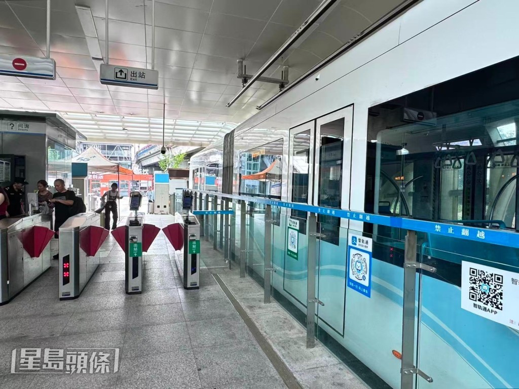 智軌生產基地設於宜賓,可按項目需要提供車輛、月台等整套系統,一列智軌由生產至交付約需4至6個月。 智軌生產基地設於宜賓,可按項目需要提供車輛、月台等整套系統,一列智軌由生產至交付約需4至6個月。