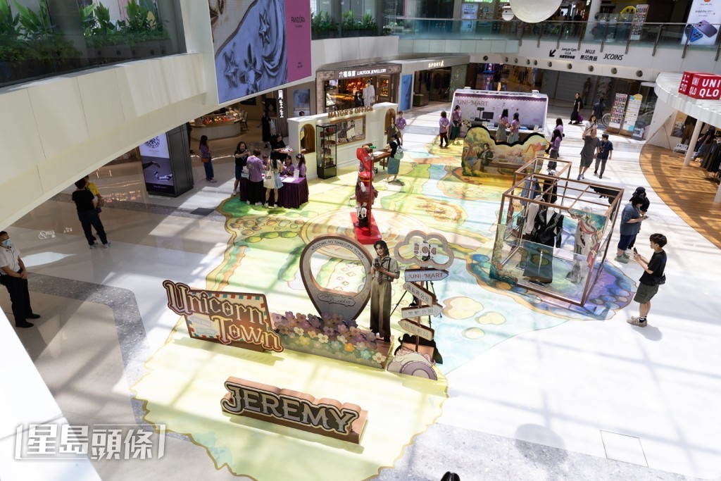 「Unicorn Town」展區以英倫風設計打造夢幻小鎮,設有六大主題打卡地標。 「Unicorn Town」展區以英倫風設計打造夢幻小鎮,設有六大主題打卡地標。