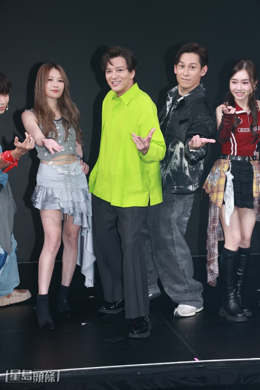 東東透露演唱會排練中的舞步帶點性感。 東東透露演唱會排練中的舞步帶點性感。