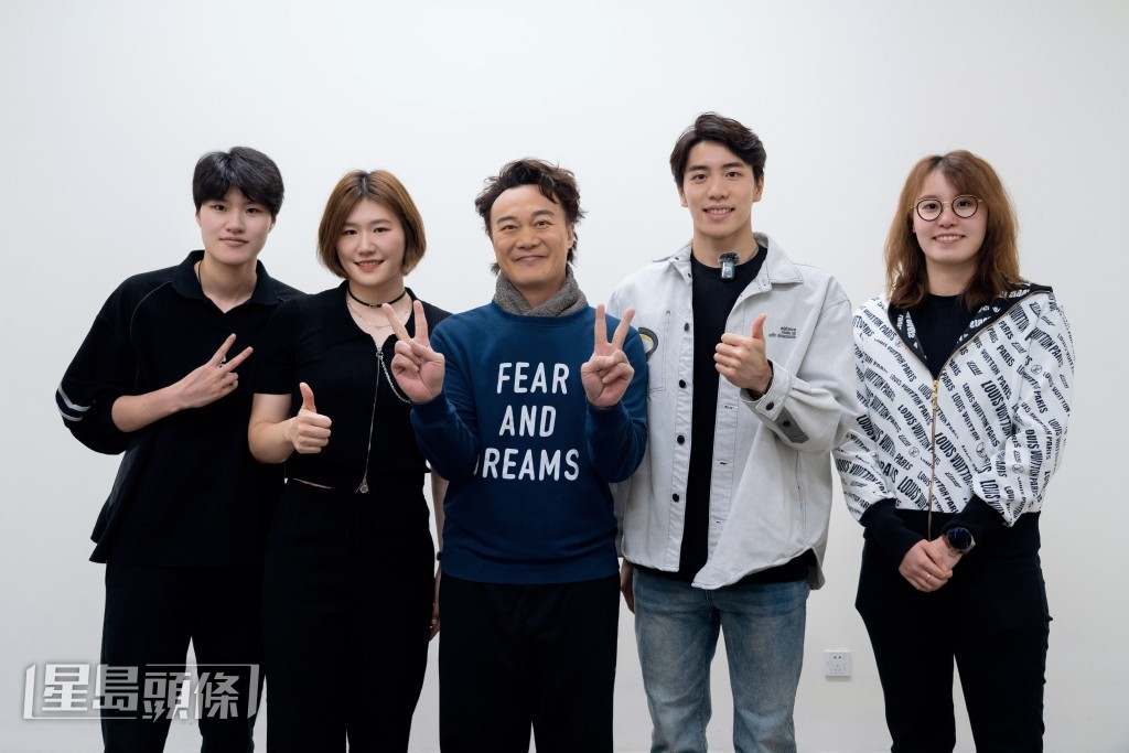 Eason《Fear and Dreams世界巡迴演唱會》杭州站，昨晚第4場告六人之一的孫佳俊，「洪荒少女」傅園慧，混合泳選手葉詩文，教練吳越均來捧場。