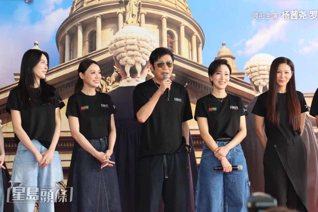 監製鍾澍佳在儀式上透露2年前在TVB台慶頒獎禮上向羅嘉良邀請合作,對方聽他講完故事即答應。 監製鍾澍佳在儀式上透露2年前在TVB台慶頒獎禮上向羅嘉良邀請合作,對方聽他講完故事即答應。