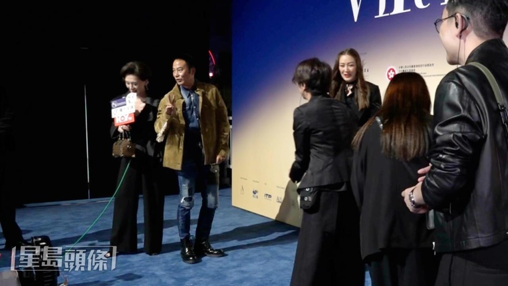 華哥示意自己無恙。