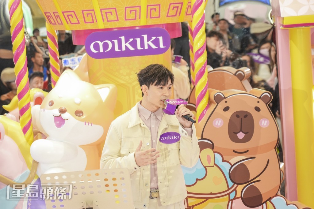 在場朋友們都希望他表演《Touch》，周志康即場獻唱古巨基另一首歌《愛神》。