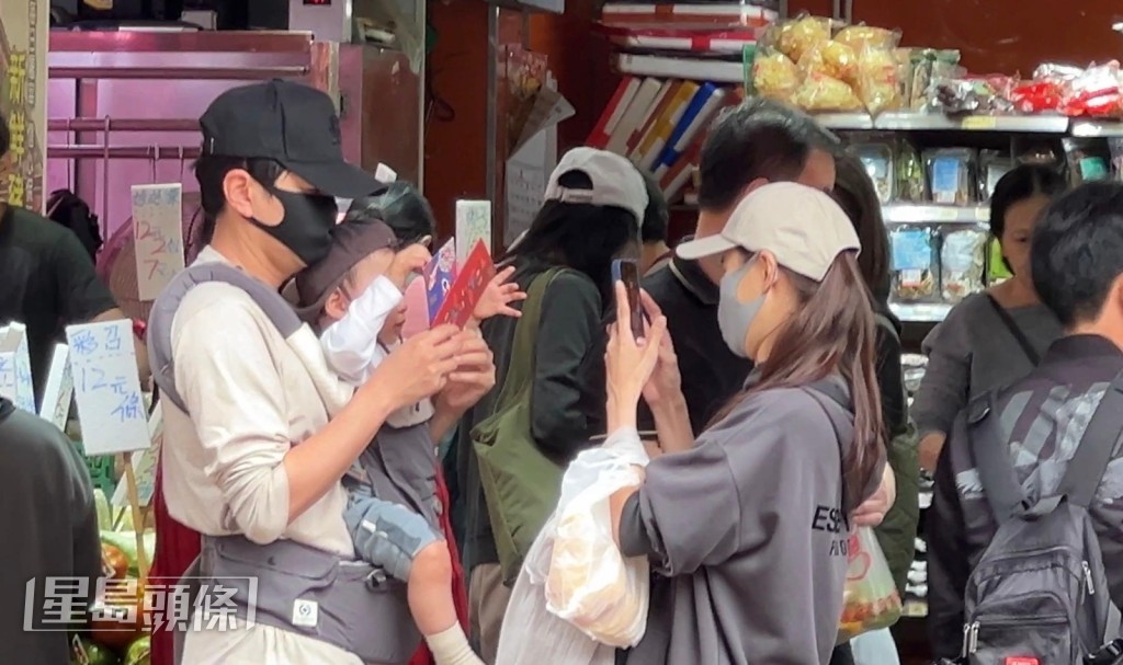 買餸之餘不忘享受家庭樂，溫馨指數爆表。