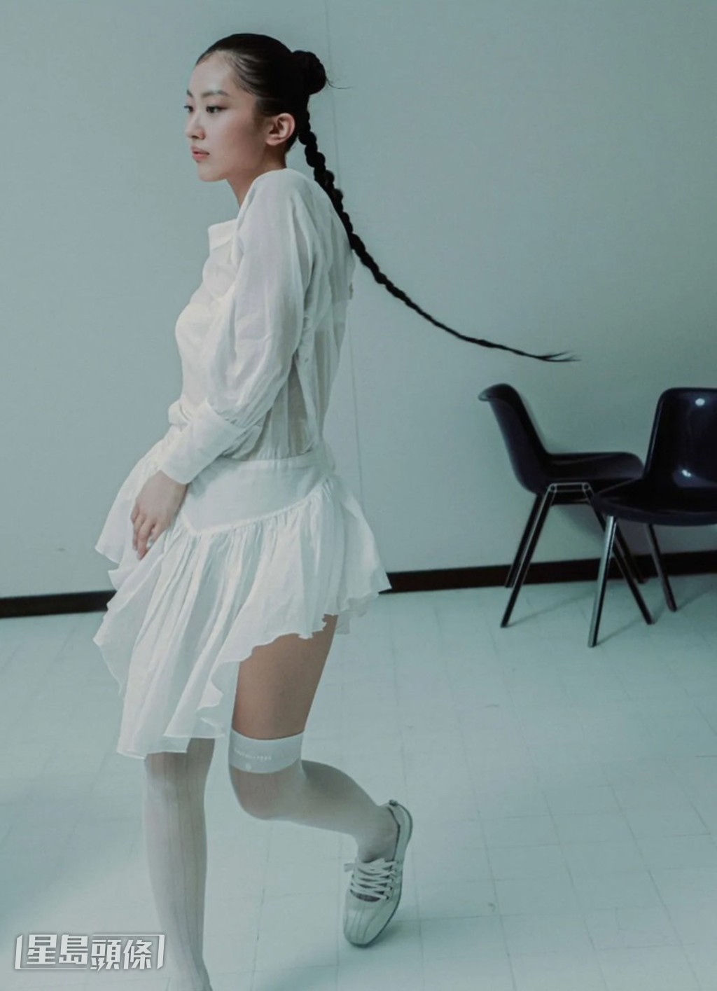 出道歌《doll》中，康堤的造型就是由媽媽阿徐所打造。