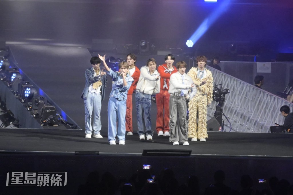  演唱会由ZPOT跳唱打头阵。