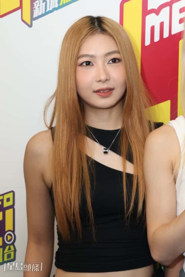 Ada透露她有要求其中一位男士可不可以穿小背心,對方也順應要求。 Ada透露她有要求其中一位男士可不可以穿小背心,對方也順應要求。