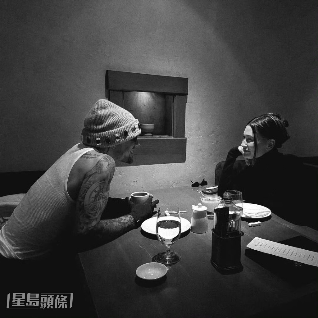 Justin同時上載與太太度假的甜蜜合照。
