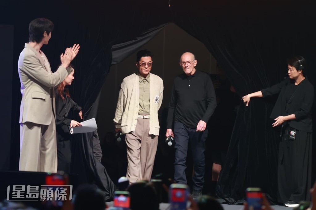 壓軸出場的Christopher Lloyd，由古仔陪同現身。