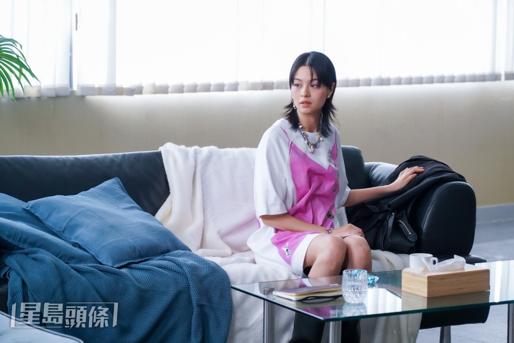 新歌靈感來自她重複卻微妙不同的生活。