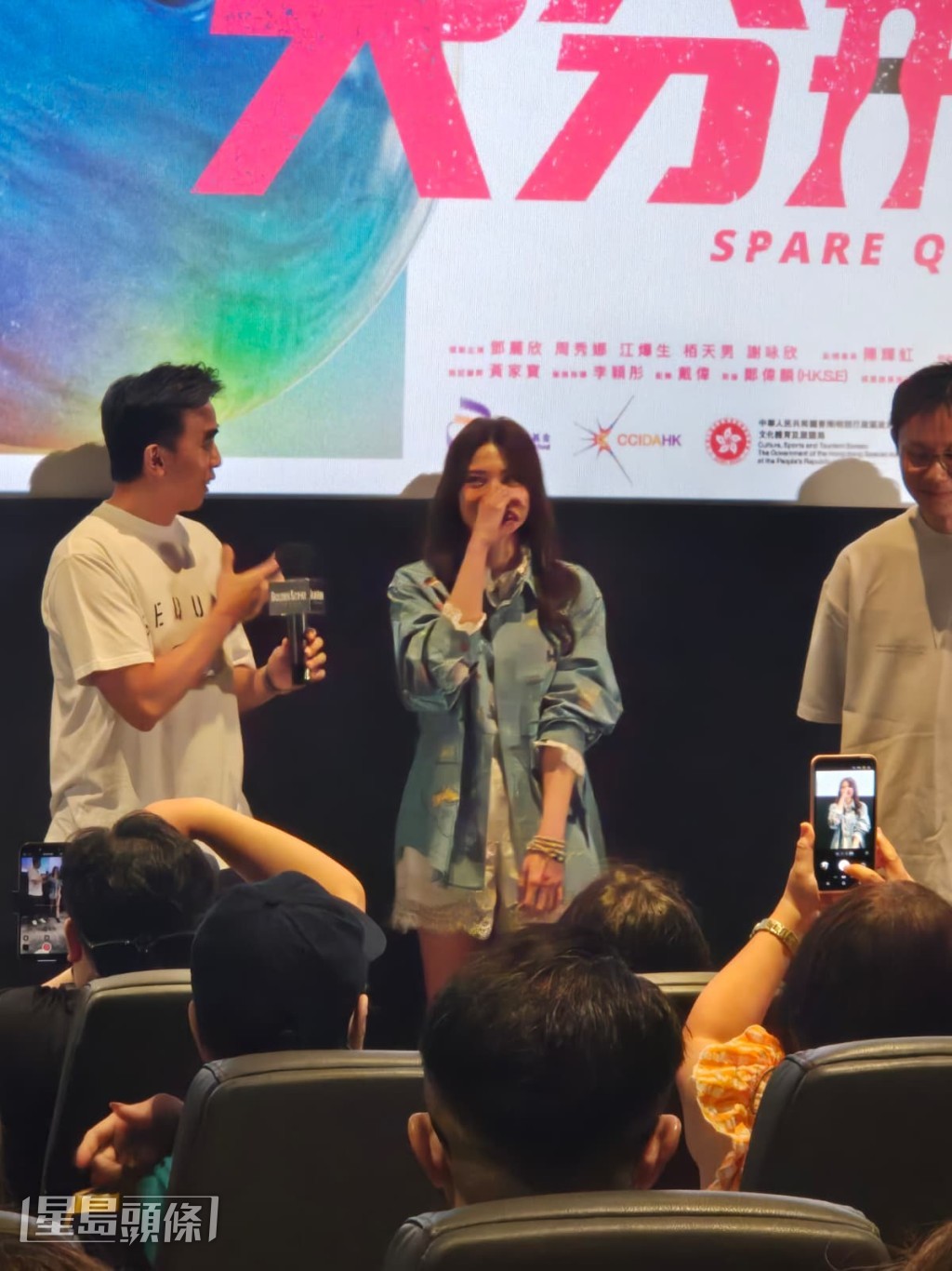 她指雖然之前也有玩過保齡球,但對賽例、知識、姿勢等也不太認識,要到上完堂之後才知道。 她指雖然之前也有玩過保齡球,但對賽例、知識、姿勢等也不太認識,要到上完堂之後才知道。