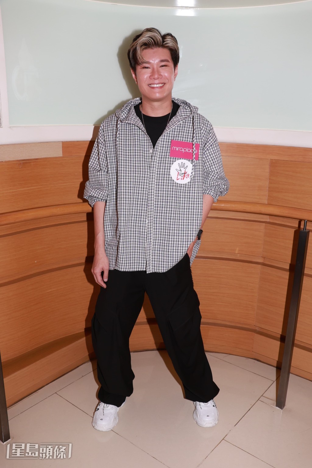 至於嘉賓方面,張與辰透露今次親自邀請了一位女性長輩來擔任嘉賓。 至於嘉賓方面,張與辰透露今次親自邀請了一位女性長輩來擔任嘉賓。