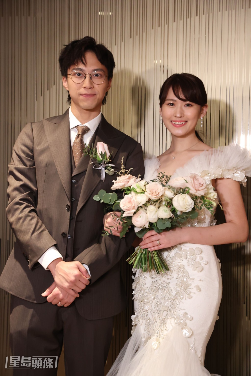 坤哥去年跟太太在香港補辦婚宴。
