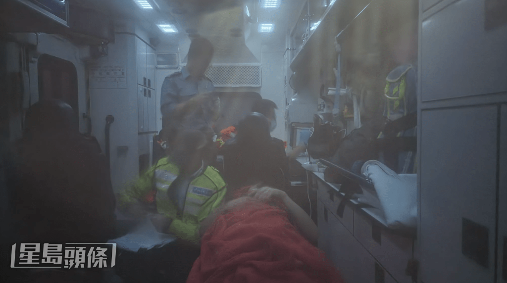所幸男司機僅受輕傷,由救護車送瑪嘉烈醫院治理。黎志偉攝 所幸男司機僅受輕傷,由救護車送瑪嘉烈醫院治理。黎志偉攝