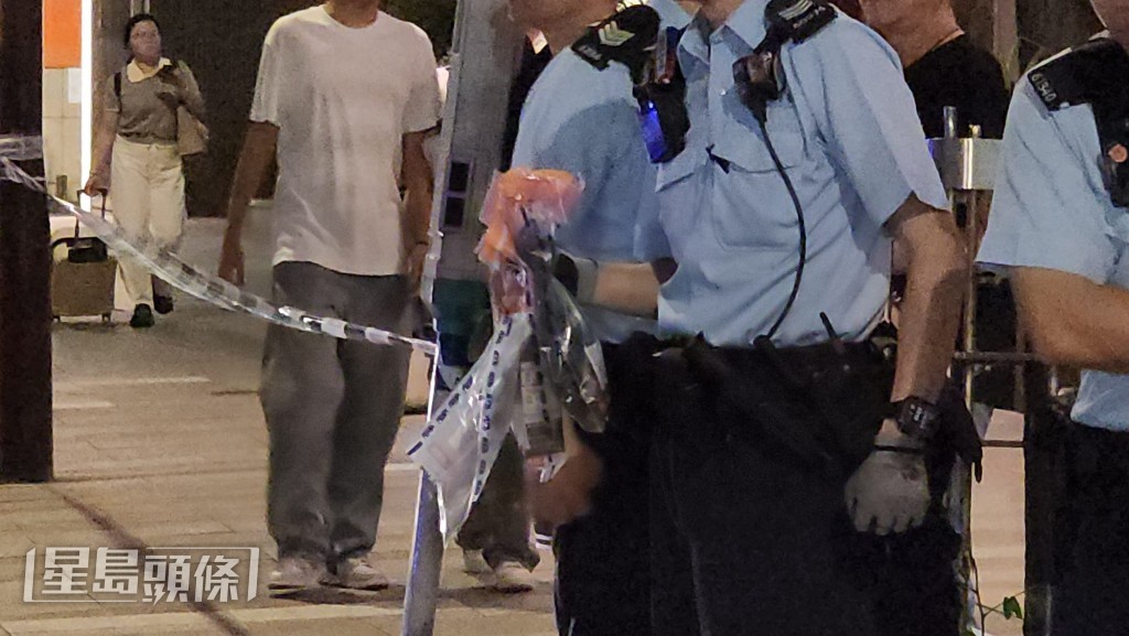 警員在車內初步檢獲懷疑依托咪酯（俗稱「太空油」）煙彈、冰毒、可卡因及一支煙槍。黎志偉攝