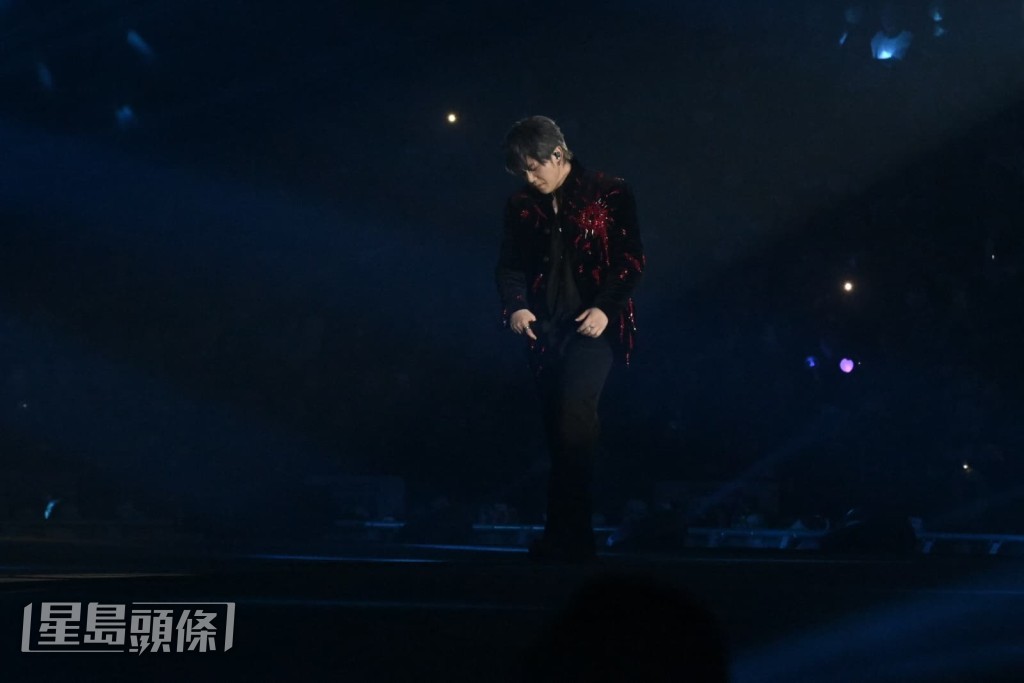 現場粉絲隨即叫他的名字,以表支持。 現場粉絲隨即叫他的名字,以表支持。