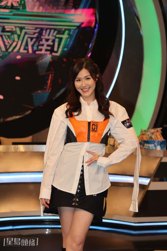 劉佩玥透露明天有工作，今晚會和家人做節。
