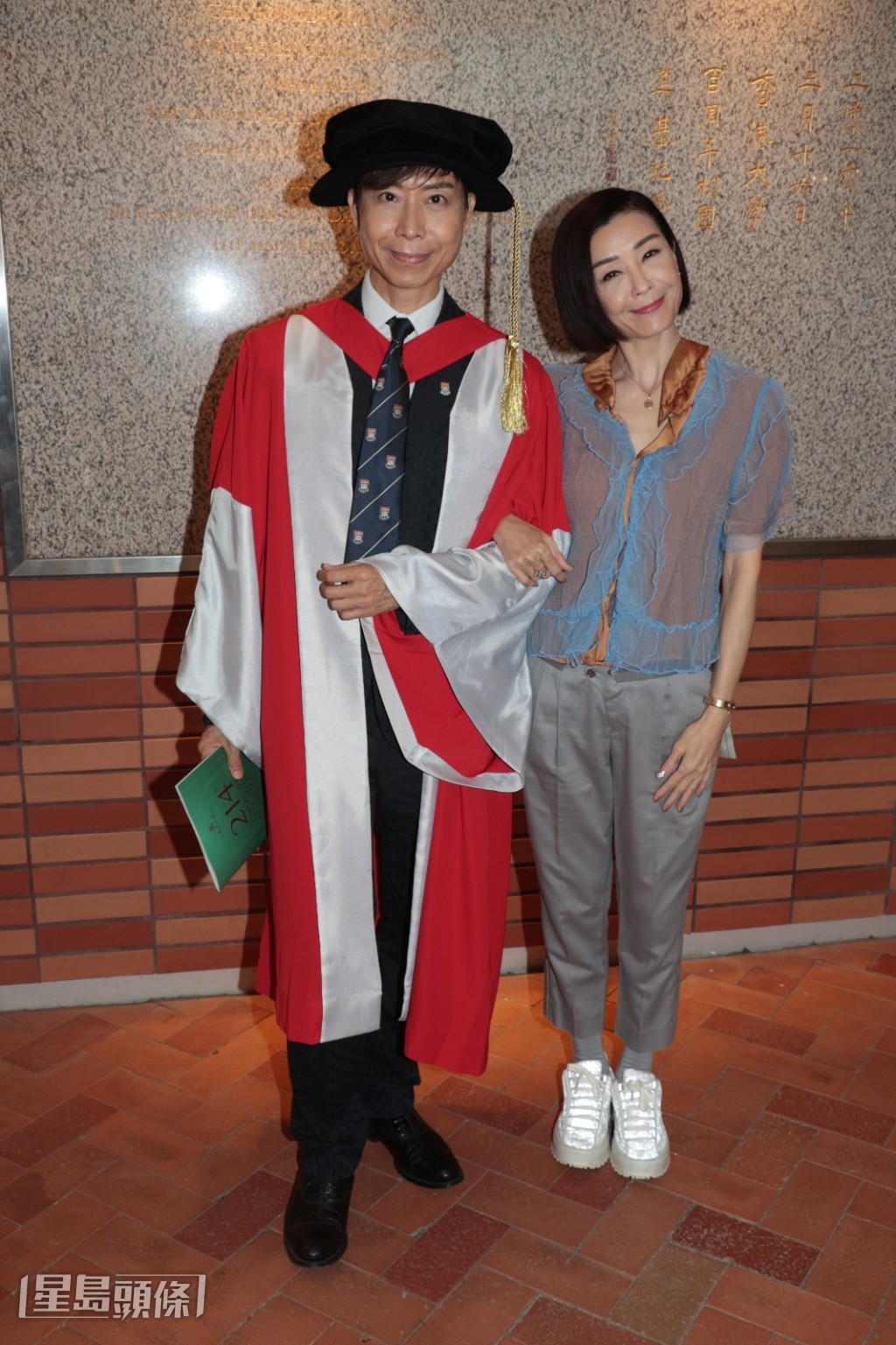 伍姑娘指哥哥在執教時已經讀碩士，之後再聽他說要讀博士。
