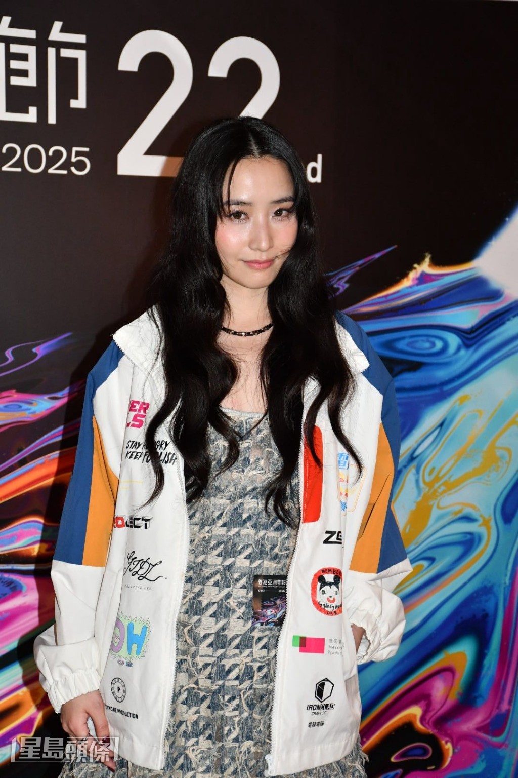 她負責唱了4首插曲。 她負責唱了4首插曲。