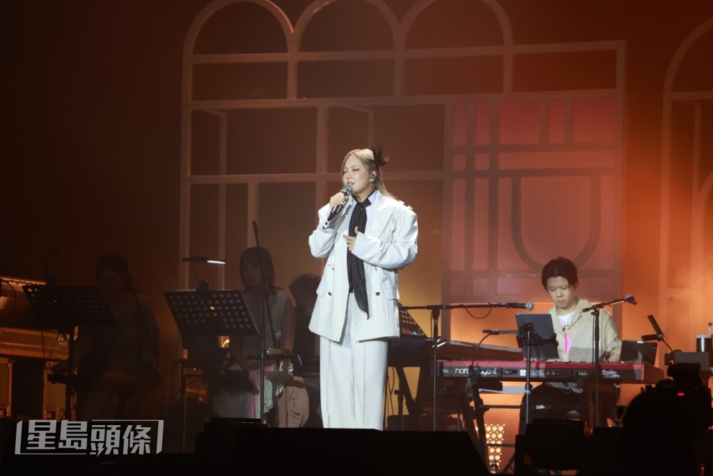 《拉闊音樂會 她和她的秘密 衛蘭x炎明熹》昨晚在亞博舉行。
