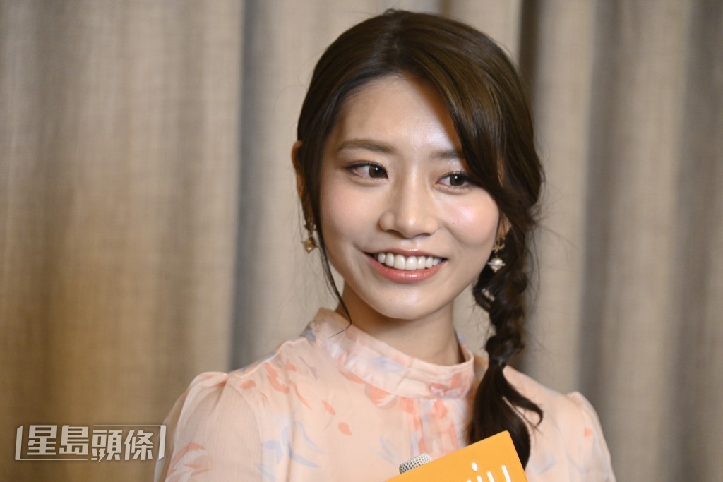 河北彩伽指因為首次與大家見面，因此選擇以婚禮作主題。