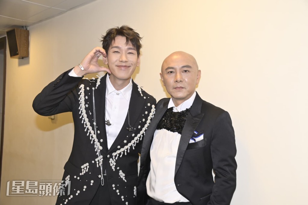 張衞健、林奕匡出席《愛心滿東華》慈善晚會。 張衞健、林奕匡出席《愛心滿東華》慈善晚會。