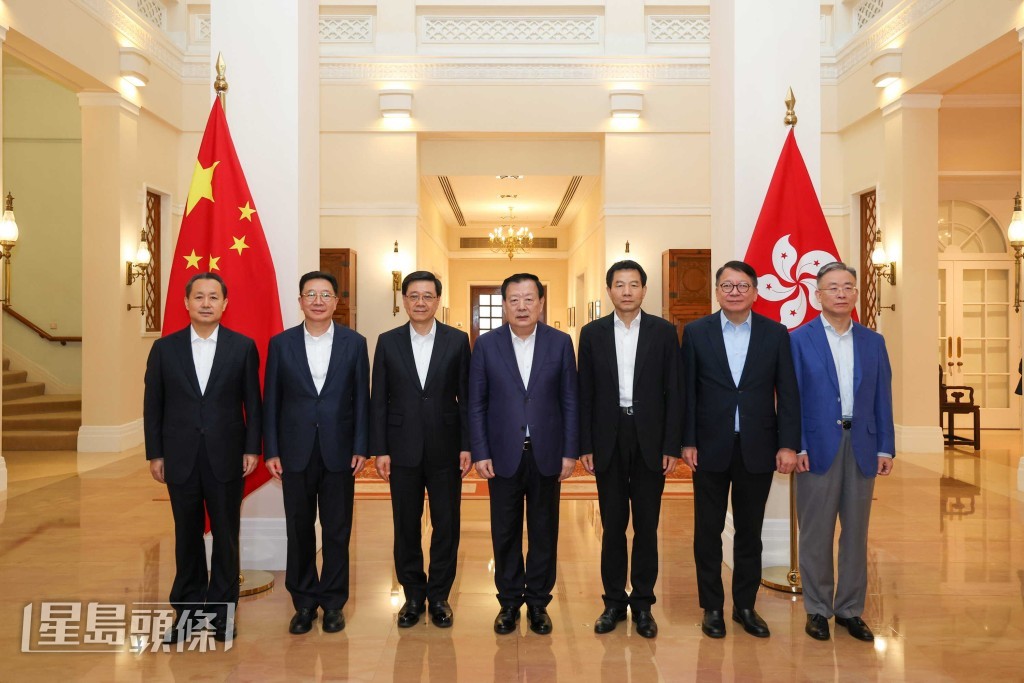 夏寶龍在香港禮賓府合照。港澳辦相片 夏寶龍在香港禮賓府合照。港澳辦相片