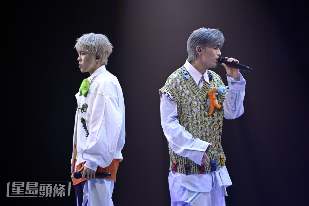  Phoebus和Marco合唱《陀飛輪》。