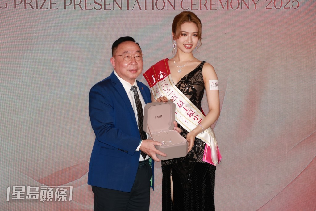 最上鏡小姐及友誼小姐李尹嫣。