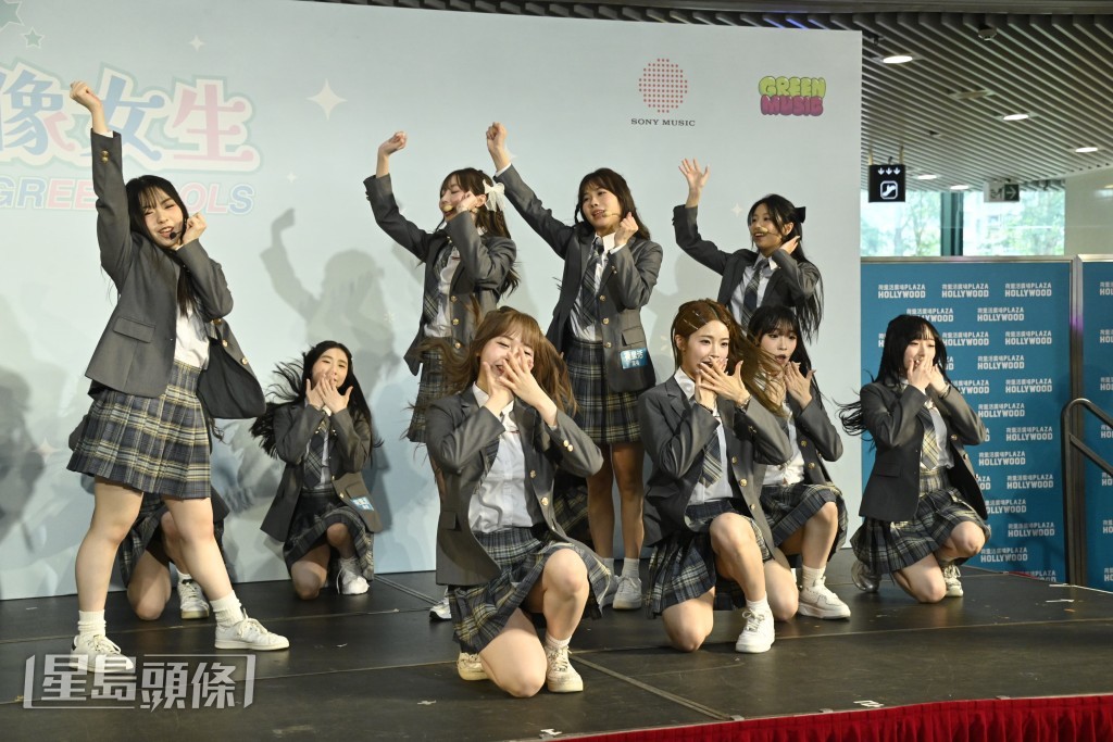 MORII GIRLS在台上跳舞。 MORII GIRLS在台上跳舞。