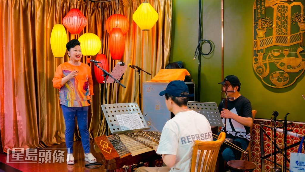 龔慈恩讚家燕姐演嘅一場粵曲戲，見到佢光芒四射，好想跟佢學習。