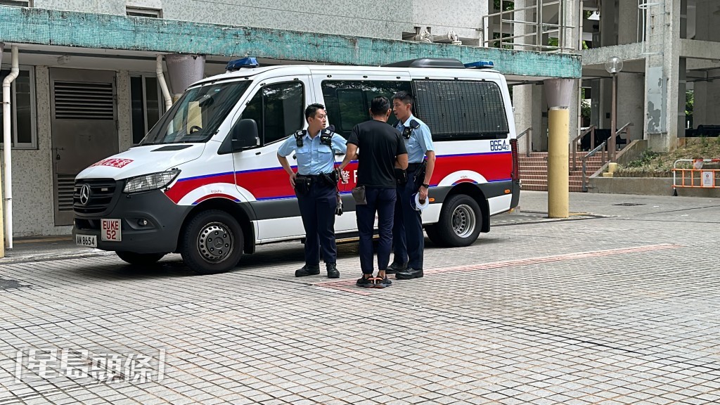 警方在場調查。劉漢權攝 警方在場調查。劉漢權攝