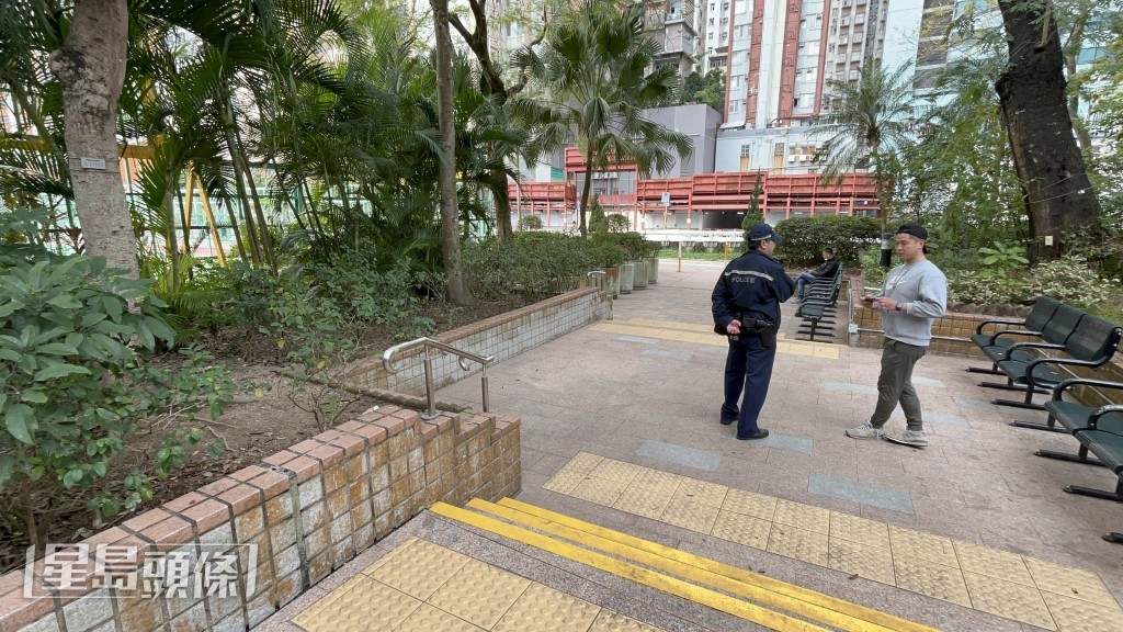 警方在場調查。楊偉亨攝 警方在場調查。楊偉亨攝