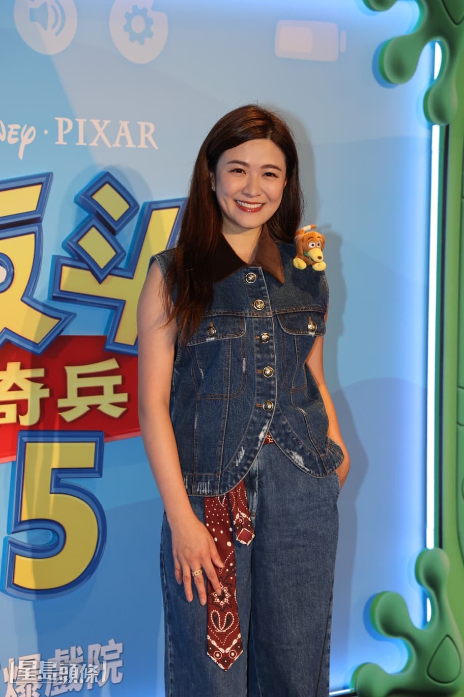 江嘉敏今日（20日）帶妹妹到主題樂園出席動漫電影《反斗奇兵5》首映禮。