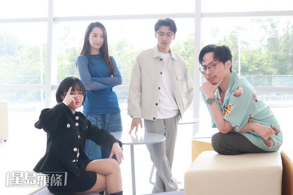 陳湛文與強尼均見證林愷鈴穿梭於兩方劇組演出,強尼更盛讚其演技與專業態度。 陳湛文與強尼均見證林愷鈴穿梭於兩方劇組演出,強尼更盛讚其演技與專業態度。