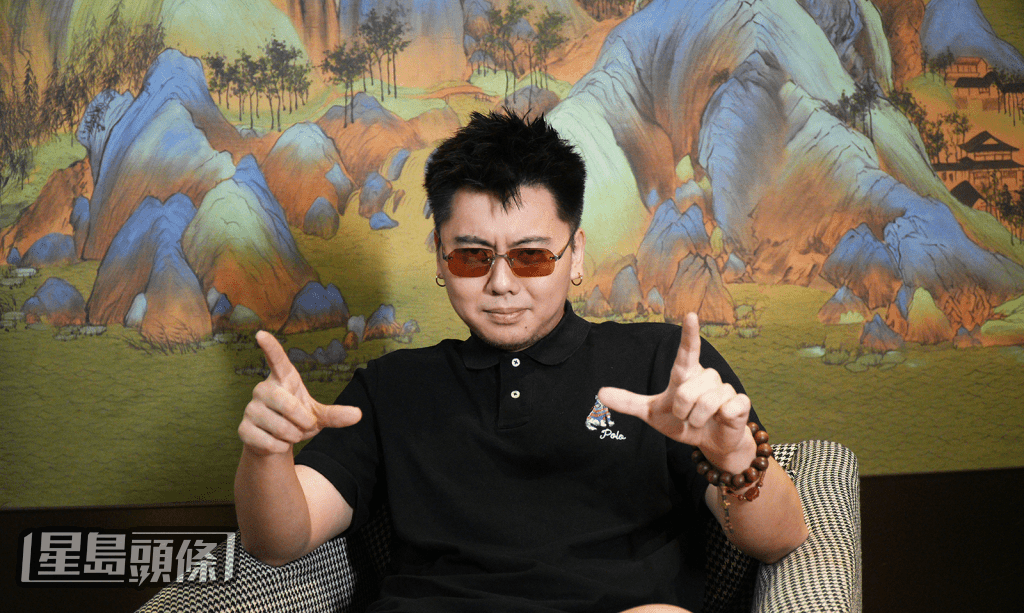 攬佬近年活躍於短影音平台,一曲《大展鴻圖》威力大到中港韓台藝人都翻唱。 攬佬近年活躍於短影音平台,一曲《大展鴻圖》威力大到中港韓台藝人都翻唱。