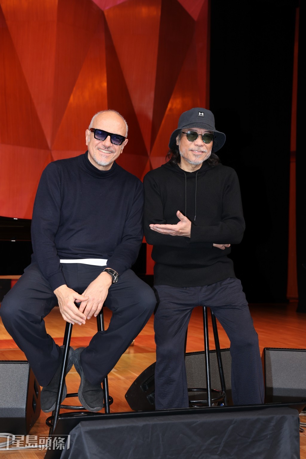 他透露今次会以英文歌为主，而两场的歌单都有所不同。